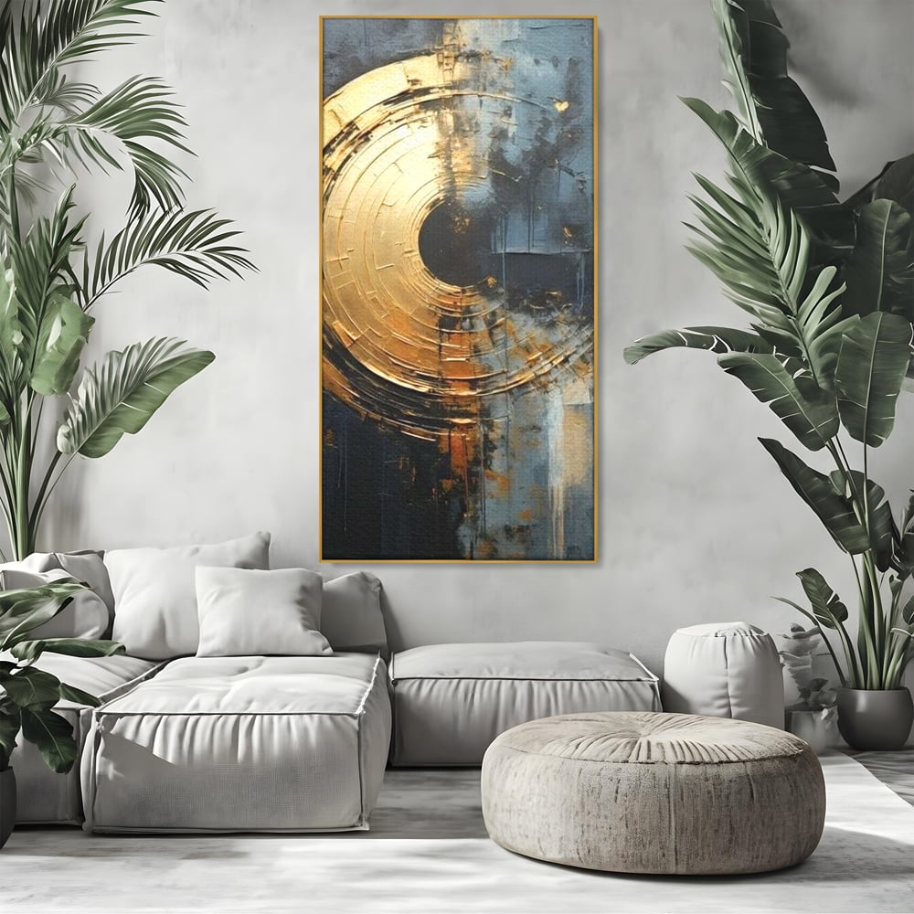 Tablou canvas cu tablou abstract cu cerc auriu, in rama de aluminiu auriu, pe perete intr-un living